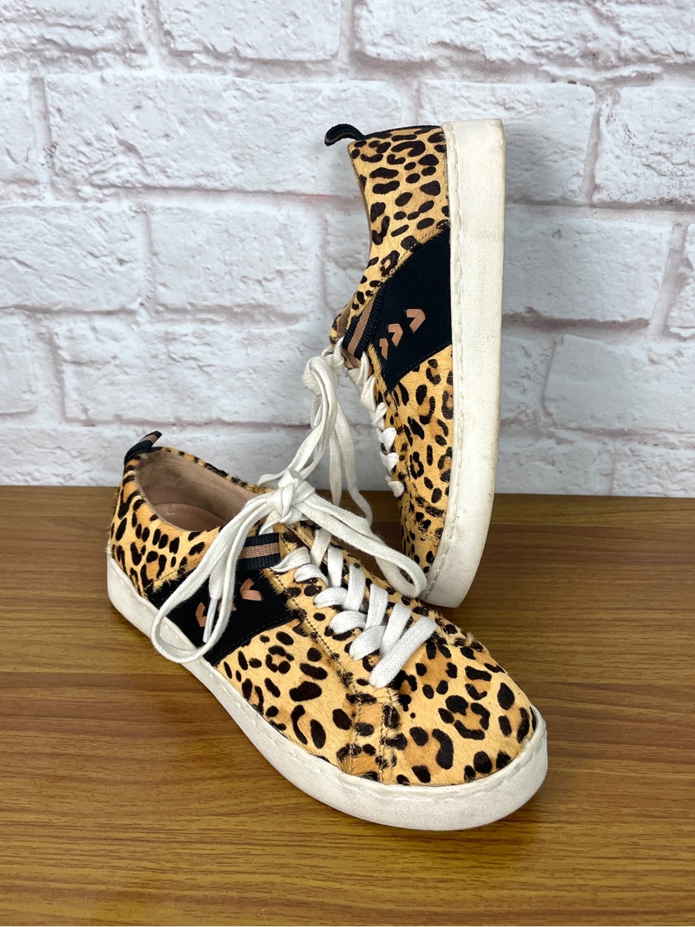 Jack Rogers Leopard Cowhide Animal Print Leather Lace Up Sneakers Size 7